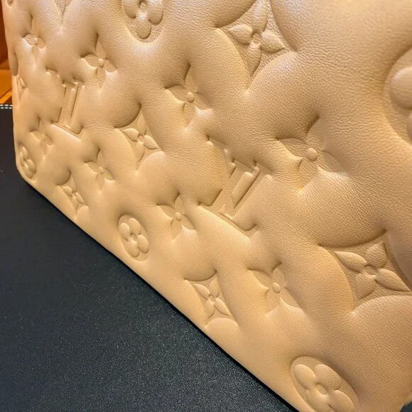Louis Vuitton Coussin Pochette – Monogram Lambskin Chain Bag in Camel - Picture 6 of 9